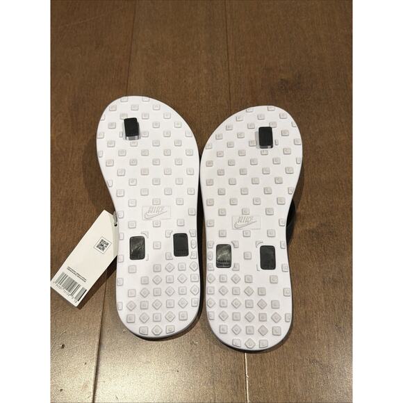 Nike On Deck Flip Flops Black Women's Size 6 Brand New - Picture 2 of 3